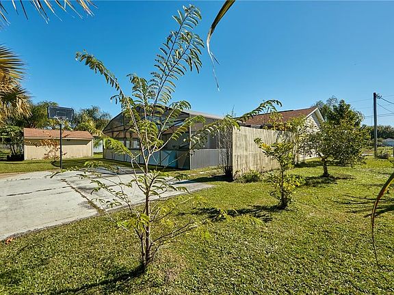 3rd image of 880 Adour Dr