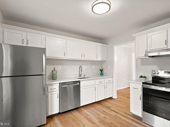 5th image of 9225 Sand Creek Ct