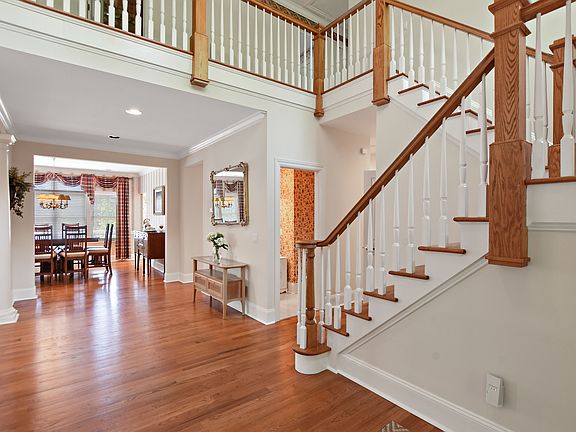 3rd image of 4 Flanders Ln