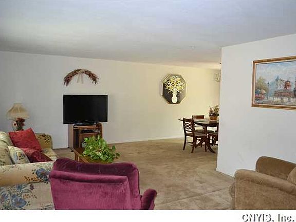 4th image of 208 Kimberly Dr E