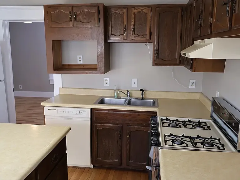 515 S Vine St — Photo 27