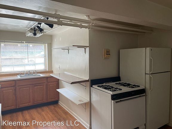 3rd image of 2860 Observatory Ave #4861872