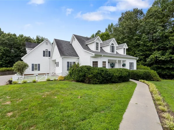 7980 Stonewall Dr, Amelia Court House, VA 23002