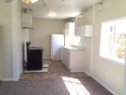 3rd image of 1831 Gardena Ave APT B