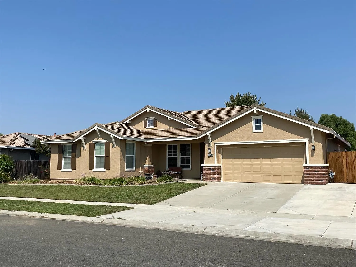 2247 Lindenmeir Dr photo 1