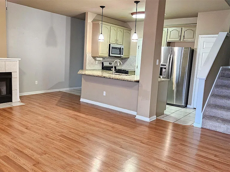 2100 Pipers Field Dr #4 — Photo 4