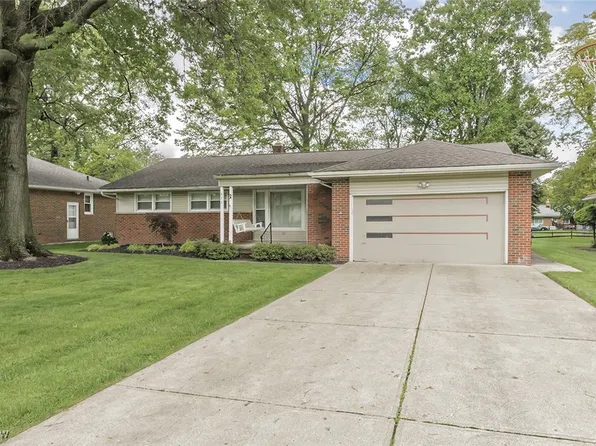 872 Stanwell Dr, Highland Heights, OH 44143