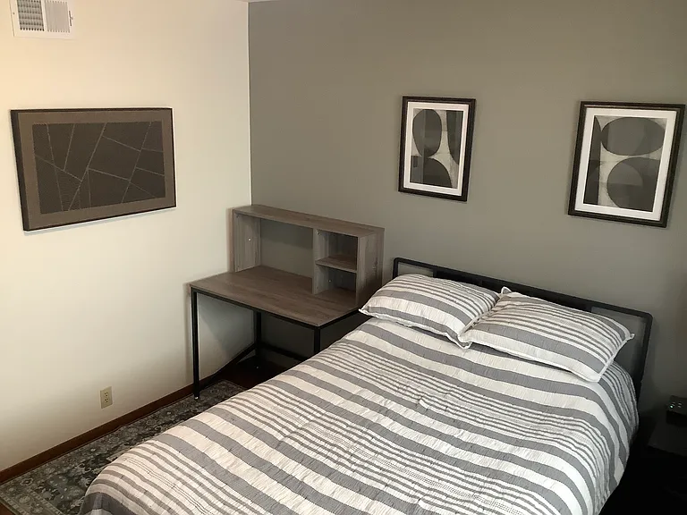 453 Leslie Ave — Photo 12