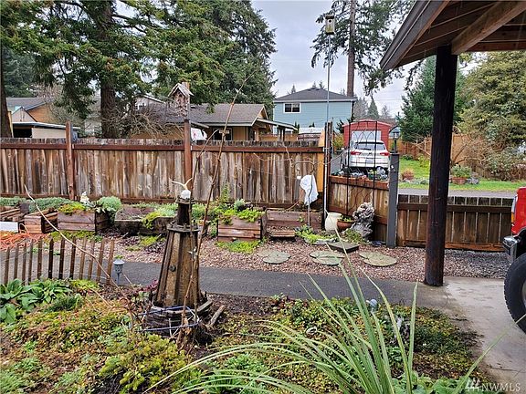 All the planters stay and springtime will be amazing when the bulbs come out. Covered carport to you left.