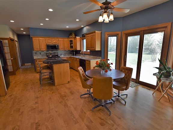 4th image of 3485 Highland Center Dr