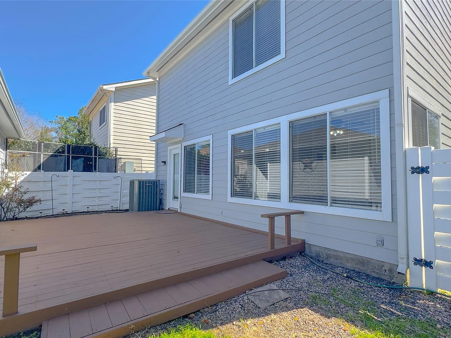3 bed, 2.5 bath, 1820 sqft, $2,050 — Photo 3