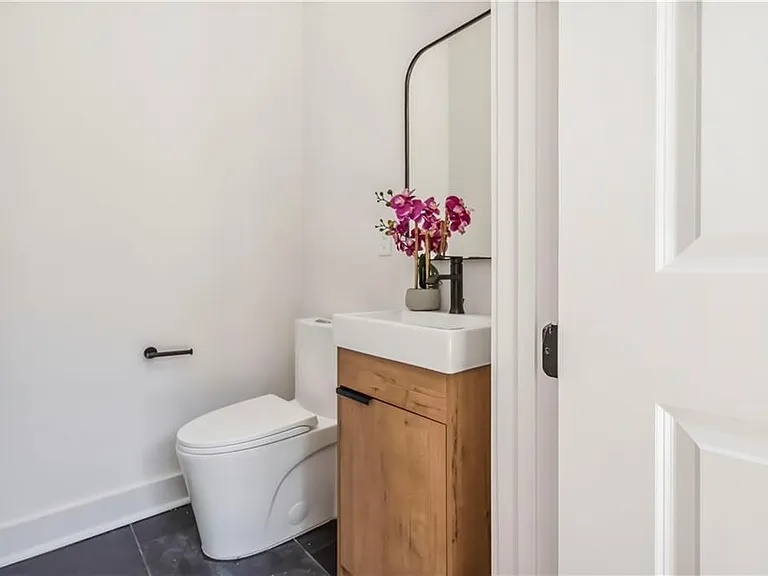 1554 Columbia Cir — Photo 17