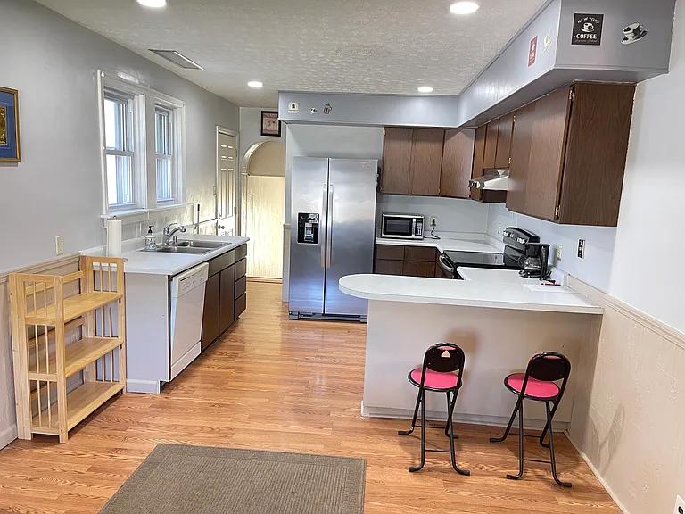216 N East St — Photo 9