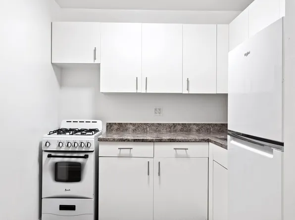 88 Fulton Street L7 image 15 of 16