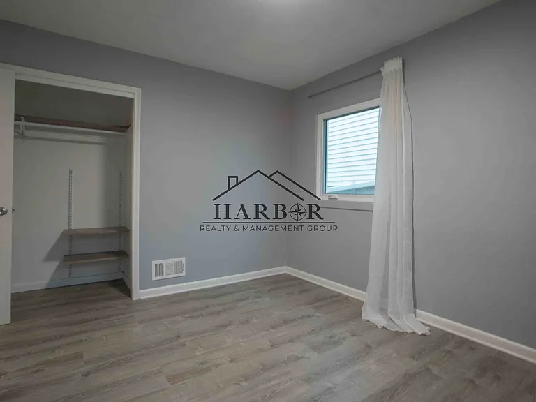 303 21st Ave SW — Photo 4