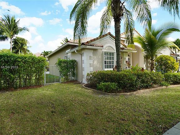 2nd image of 3891 Crestwood Cir