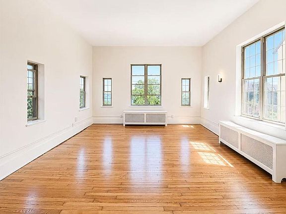 4th image of 48 Tompkins Cir