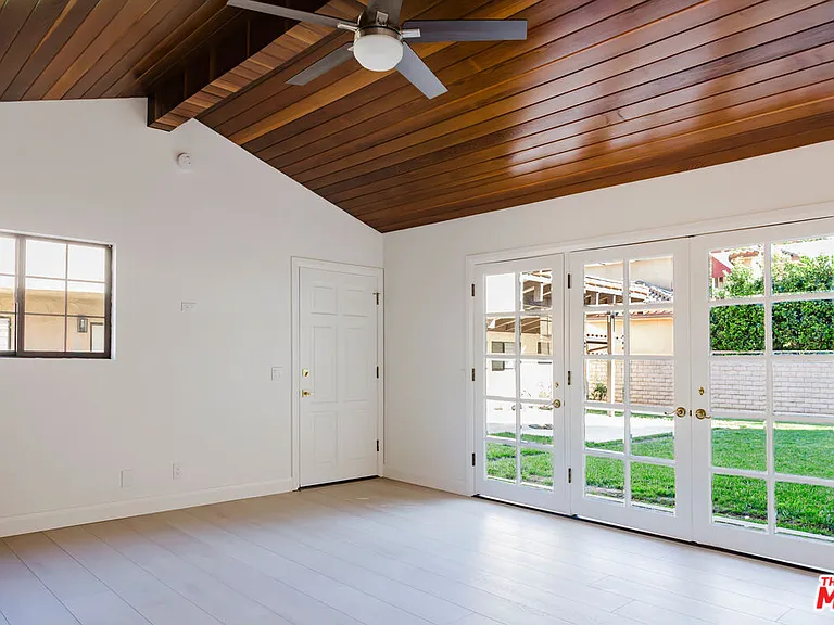 4933 Collett Ave — Photo 47