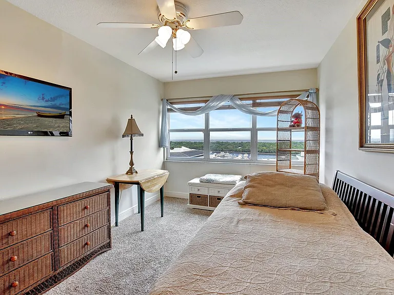 2555 NE 11th St #Penthouse 09 — Photo 20