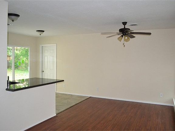 4th image of 10218 Southport Dr