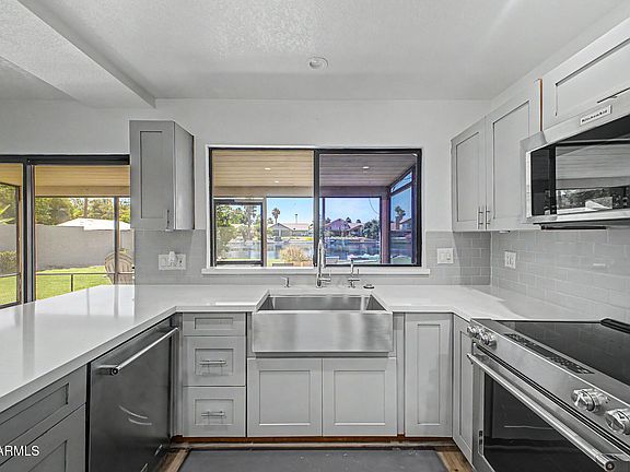 4th image of 125 S LAKEVIEW Boulevard