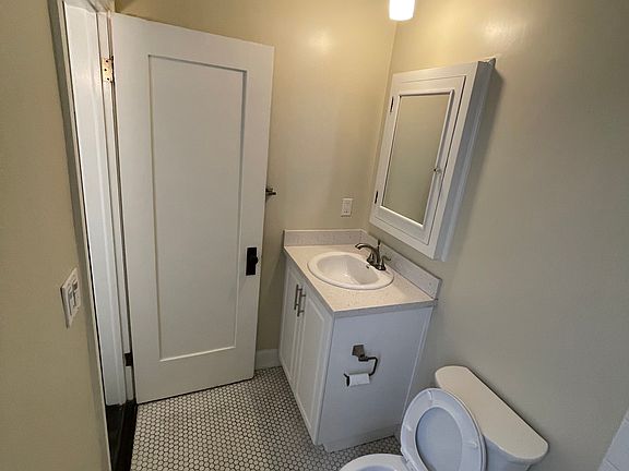 5th image of 1349 N Hill Ave APT 4