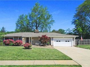 2764 Devon Hill Rd, Rocky River, OH 44116