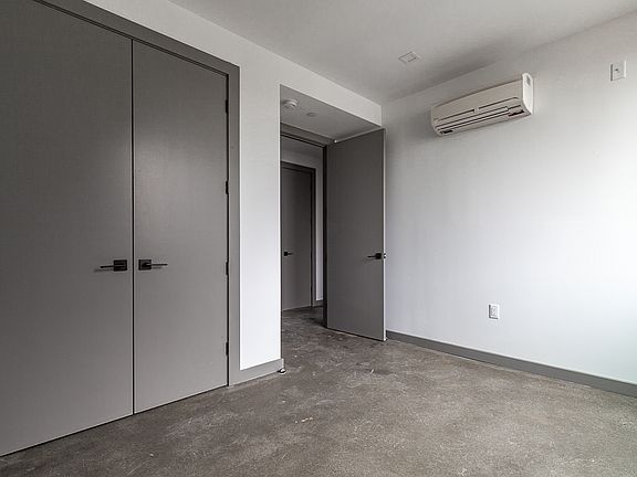 3rd image of 410 Tompkins Ave #3R