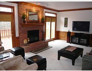 4th image of 404 Chestnut Grv