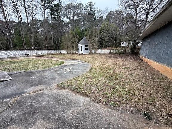 5th image of 394 Smith Rd