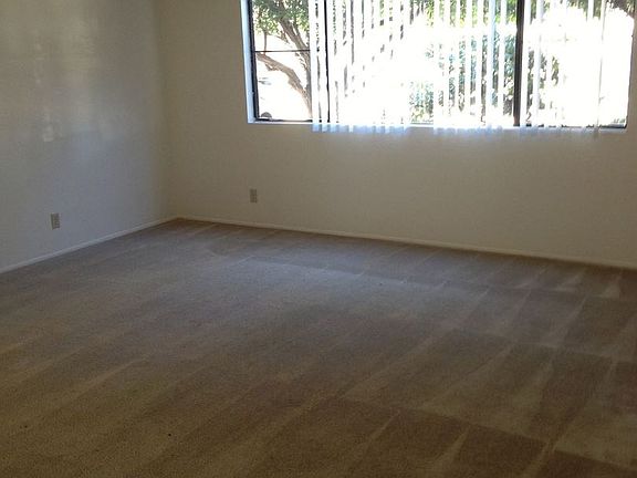 3rd image of 861 Emerald St APT 1