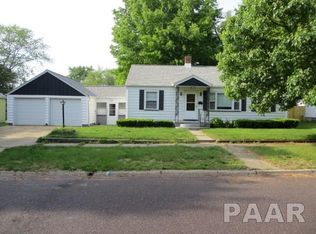 1309 Charlotte St, Pekin, IL 61554