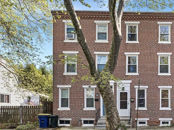 921 Gray St, New Castle, DE 19720