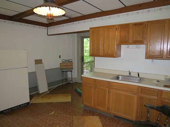 3rd image of 636 N Main St