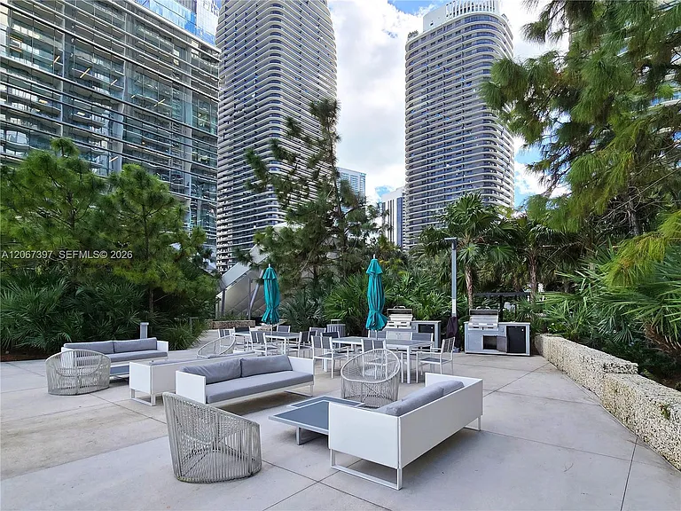 88 SW 7th St #3007 — Photo 35