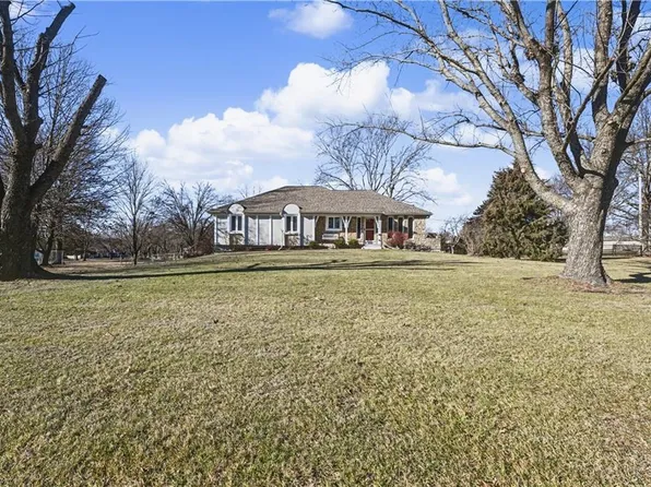 19430 Hardy St, Overland Park, KS 66085