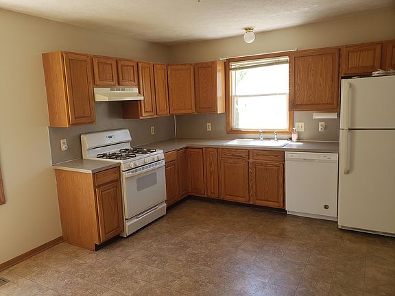 5th image of 4109 Hillsdale Ave NE