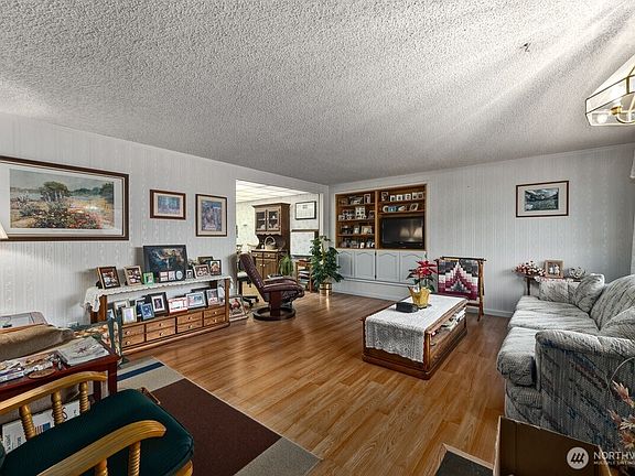 5th image of 904 Pioneer Avenue