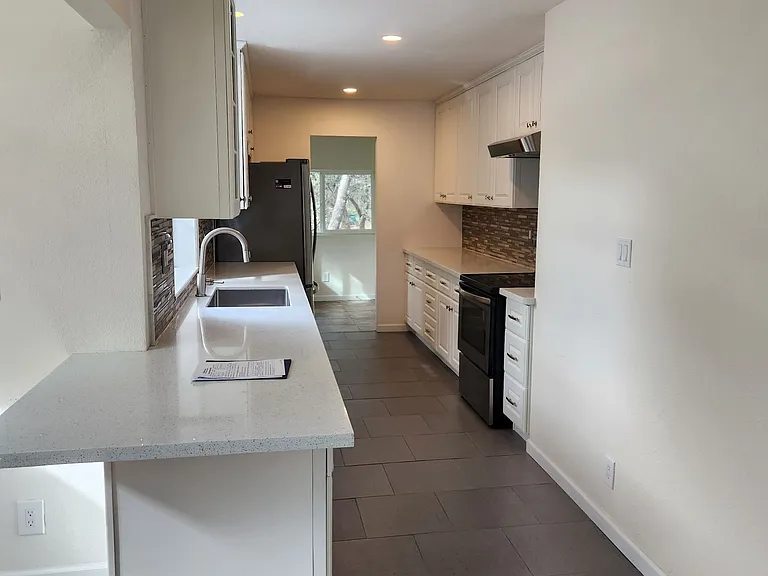 14346 Knobcone Dr — Photo 4