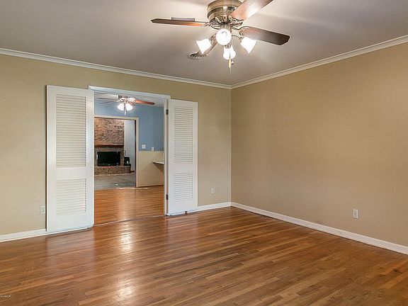 5th image of 404 Foster Ln