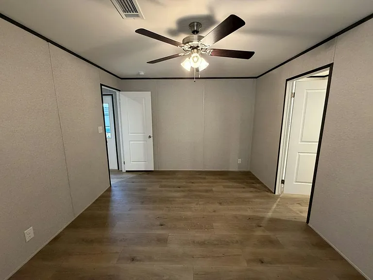 204 Lakeside Garden Cir #204 — Photo 27