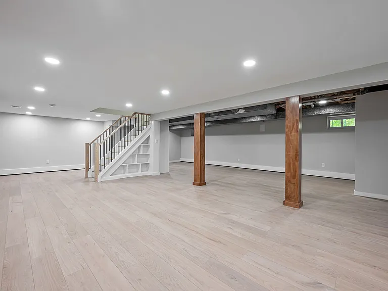 439 Summit St — Photo 31