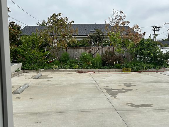 3rd image of 227 E 20th St