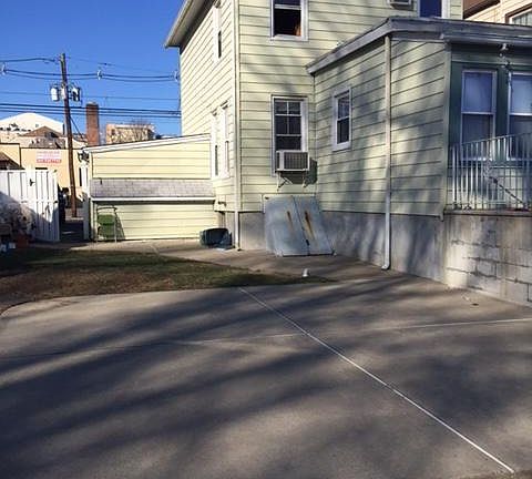 4th image of 456 Cortlandt St