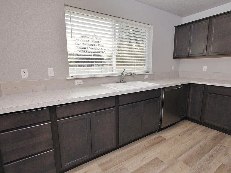 2130 N Morello Ave — Photo 7