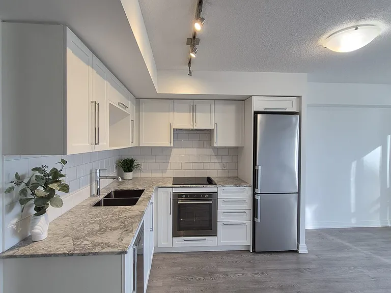 275 Village Green Sq #1820 — Photo 9