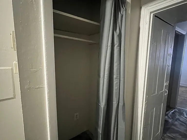327 E Philadelphia St — Photo 8