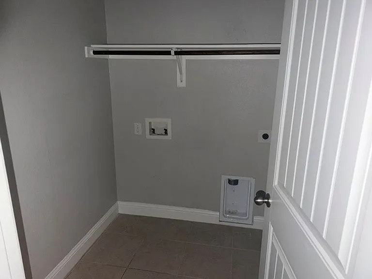1420 Alamandine Ave — Photo 8