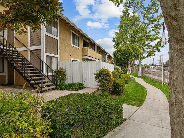 Cerro Vista Apartments — Photo 29