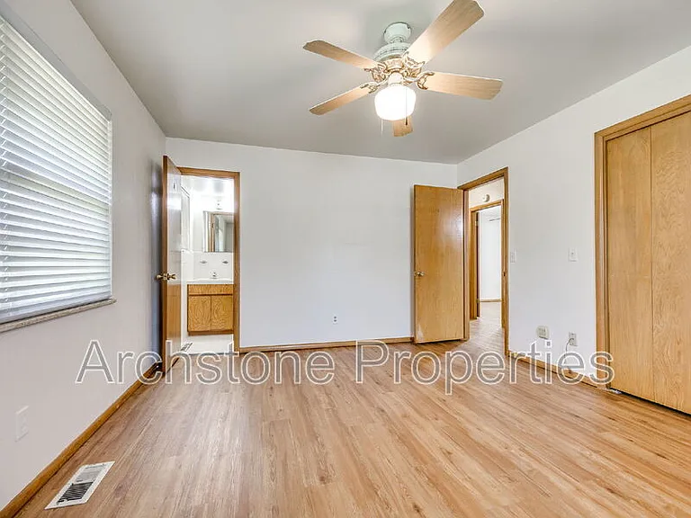 3121 Lakeside Dr — Photo 27